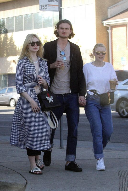 DAKOTA and ELLE FANNING Out for Lunch in Studio City 01/01/2018