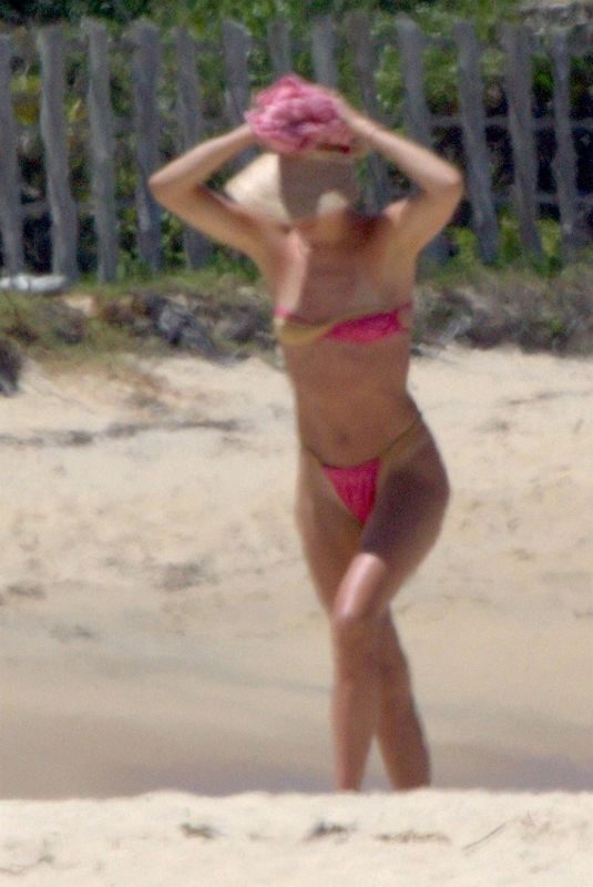 DOUTZEN KROES in Bikini at Praia De Caraiva in Bahia 01/13/2018