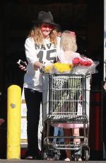 DREW BARRYMORE Shopping at Whole Foods in West Hollywood 12/29/2017