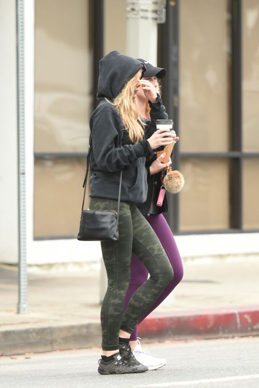 ELIZABETH OLSEN Out for Coffee with a Friend in Los Angeles 01/19/2018