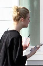 ELLE FANNING Arrives at Her Home in Los Angeles 01/05/2018