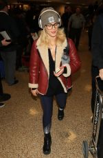 EMILY BETT RICKARDS at Salt Lake City International Airport in Park City 01/18/2018