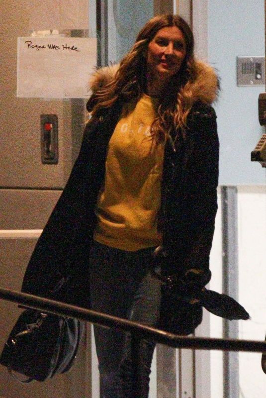 GISELE BUNDCHEN Heading to Her Home After a Photoshoot in Boston 01/27/2018