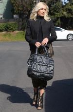 GWEN STEFANI Arrives at a Church in Los Angeles 01/14/2018