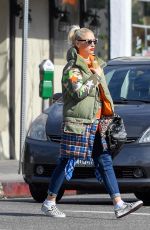 GWEN STEFANI Arrives at Doctors Appointment in Beverly Hill 01/24/2018