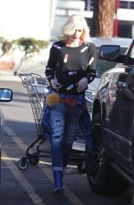 GWEN STEFANI Out Shopping in Los Angeles 01/11/2018