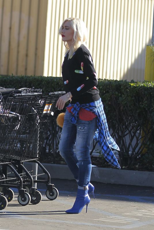 GWEN STEFANI Out Shopping in Los Angeles 01/11/2018