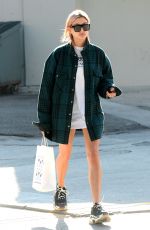 HAILEY BALDWIN at Zinque Cafe in West Hollywood 01/11/2018