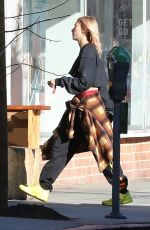 HAILEY BALDWIN Out and About in Beverly Hills 01/141/2018