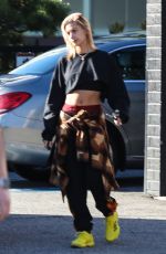 HAILEY BALDWIN Out and About in Beverly Hills 01/141/2018