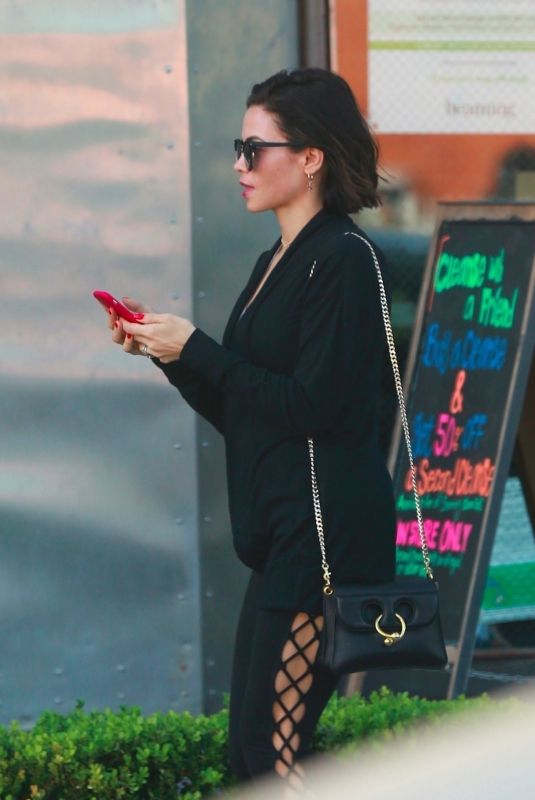 JENNA DEWAN Out in Beverly HIlls 01/18/2018