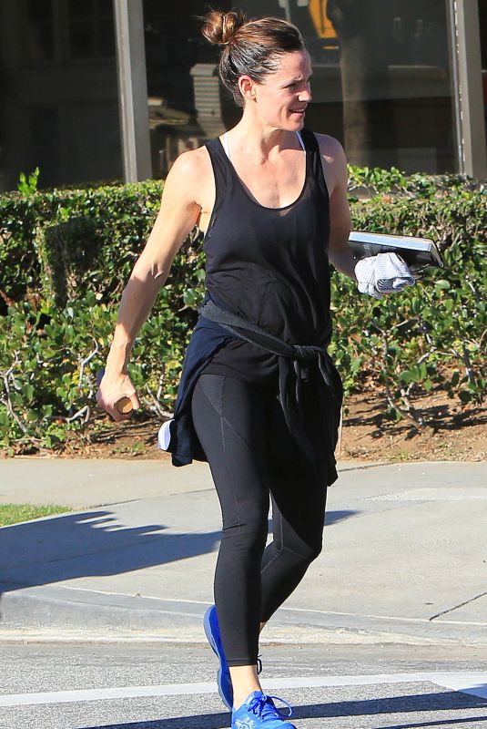 JENNIFER GARNER Heading to a Gym in Brentwood 01/13/2018
