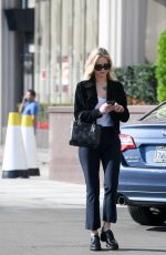 JENNIFER GARNER Leaves an Office Building in Los Angeles 01/12/2018