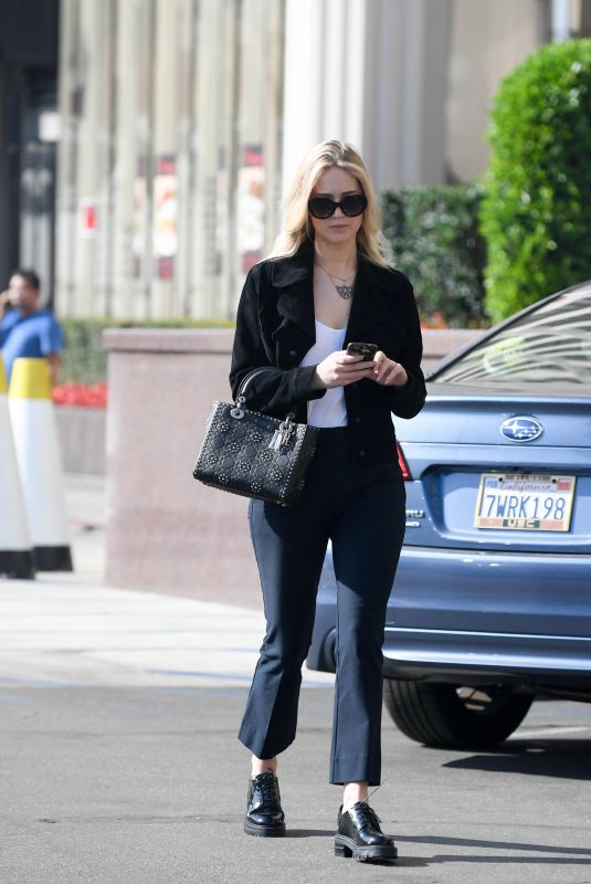 JENNIFER GARNER Leaves an Office Building in Los Angeles 01/12/2018