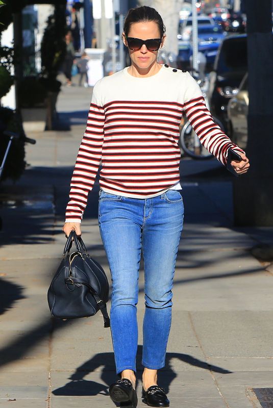 JENNIFER GARNER Out and About in Brentwood 01/26/2018