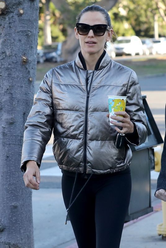 JENNIFER GARNER Out for a Coffee in Brentwood 01/24/2018