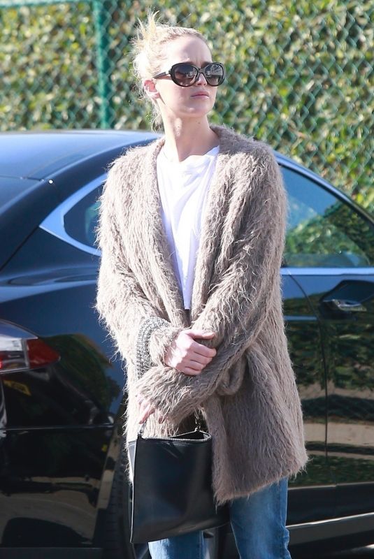 JENNIFER LAWRENCE Out Shopping in Beverly Hills 01/04/2018