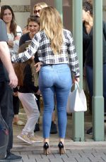 JENNIFER LOPEZ in Tight Jeans Out for Lunch in Miami 01/15/2018