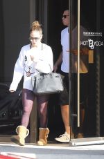 JENNIFER LOPEZ Leaves a Gym in Los Angeles 01/01/2018