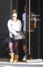 JENNIFER LOPEZ Leaves a Gym in Los Angeles 01/01/2018