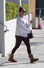 JENNIFER LOPEZ Leaves a Gym in Los Angeles 01/01/2018