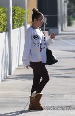 JENNIFER LOPEZ Leaves a Gym in Los Angeles 01/01/2018