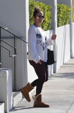 JENNIFER LOPEZ Leaves a Gym in Los Angeles 01/01/2018
