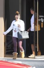 JENNIFER LOPEZ Leaves a Gym in Los Angeles 01/01/2018