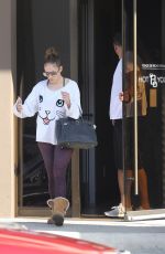 JENNIFER LOPEZ Leaves a Gym in Los Angeles 01/01/2018