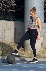 JENNIFER LOPEZ Workout in Los Angeles 12/31/2017