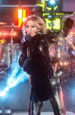 JENNIFER NETTLES Rehearses for New Year