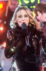 JENNIFER NETTLES Rehearses for New Year