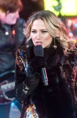 JENNIFER NETTLES Rehearses for New Year