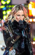 JENNIFER NETTLES Rehearses for New Year