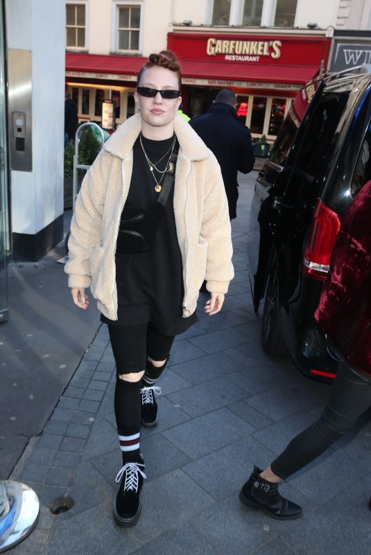JESS GLYNNE Leaves Global Radio Studios in London 01/18/2018