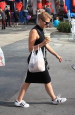 JODIE SWEETIN Shopping at Farmers Market in Studio City 01/07/2018