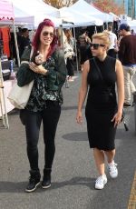 JODIE SWEETIN Shopping at Farmers Market in Studio City 01/07/2018