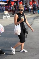 JODIE SWEETIN Shopping at Farmers Market in Studio City 01/07/2018