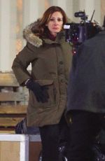 JULIA ROBERTS on the Set of Ben is Back in New York 01/20/2018
