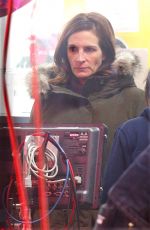 JULIA ROBERTS on the Set of Ben is Back in New York 01/20/2018