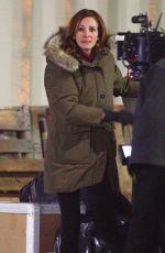 JULIA ROBERTS on the Set of Ben is Back in New York 01/20/2018