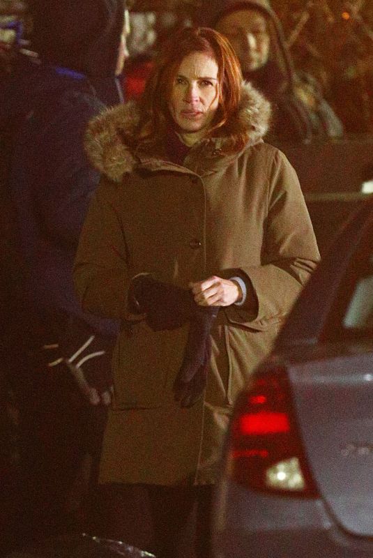 JULIA ROBERTS on the Set of Ben is Back in New York 01/20/2018