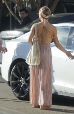 KATE HUDSON and Danny Fujikawa Out Shopping in Brentwood 01/14/2018