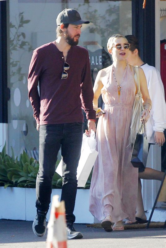 KATE HUDSON and Danny Fujikawa Out Shopping in Brentwood 01/14/2018