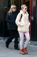 KATE HUDSON Out and About in Aspen 01/01/2018