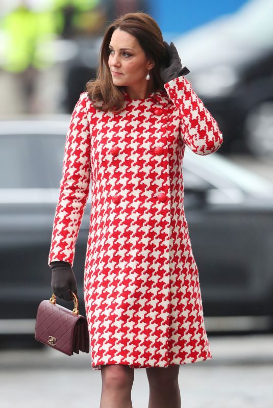 KATE MIDDLETON and Crown Princess VICTORIA of Sweden at Karolinska Institute in Stockholm 01/31/2018