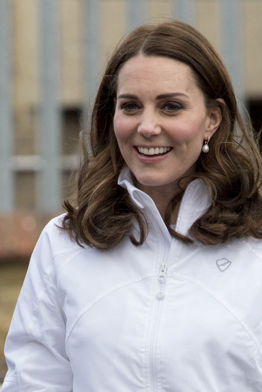 KATE MIDDLETON at Bond Primary School in London 01/17/2018