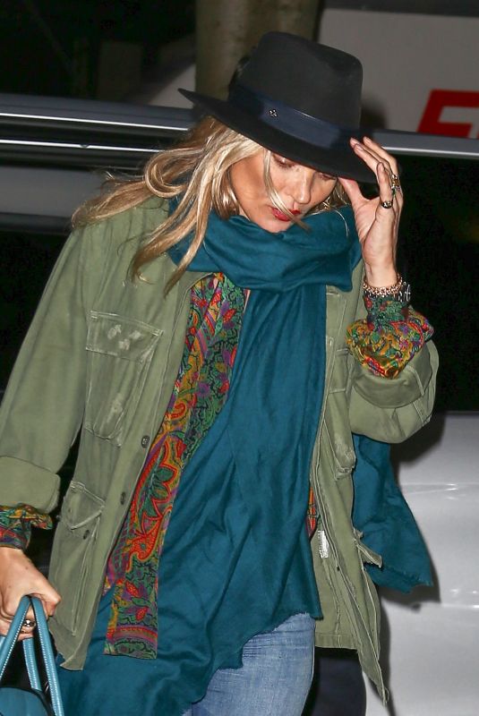 KATE MOSS Shopping at Louis Vuitton Store in Paris 01/17/2018