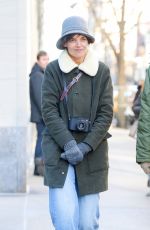 KATIE HOLMES Heading to Metropolitan Museum of Art in New York 01/15/2018