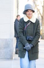 KATIE HOLMES Heading to Metropolitan Museum of Art in New York 01/15/2018